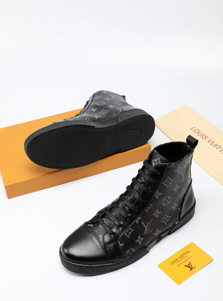 Factory price: 400💰LV official website popular series 🇮🇹🇮🇹1:1 production, selected high-end imported cowhide, sheepskin padding inside sheepskin, paired with Louis Vuitton Monogram Ecli men's shoes 💰se canvas and pure black rubber soles, the ultimate simple design, the perfect interpretation of the latest inspiration for shoes, the integration of classics and fashion, 🔍🔍high quality, worthy of your possession. The bottom car line will never be unglued. Sellers are welcome to sell as shown in the picture above. We can send one piece on behalf of you. The code number is 38-44 (45 codes can be customized)